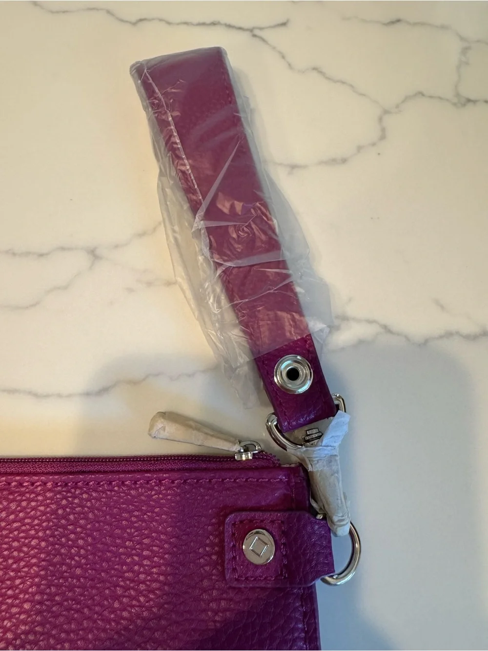 Thirty-One 31 Jewell Wristlet Wallet Fuchsia Pebble Finish NEW‎ w/Packaging